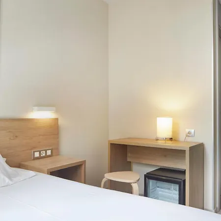 Welcome Gros מלון *