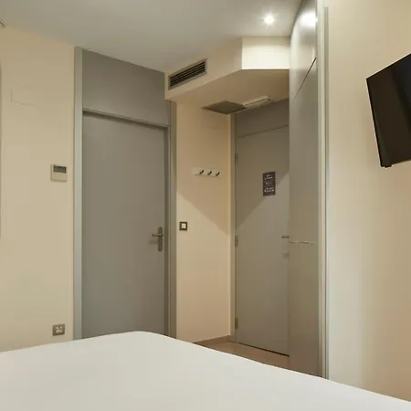 格罗斯迎宾酒店 *