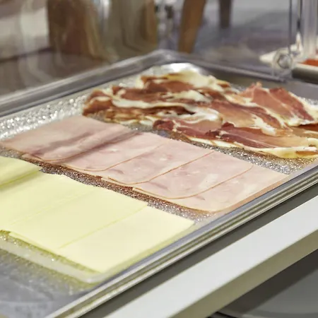 格罗斯迎宾酒店 *