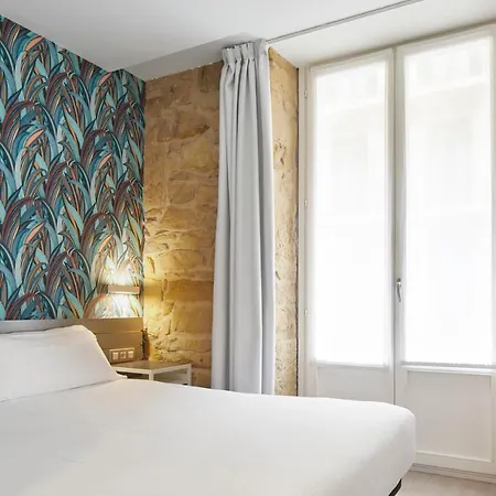 格罗斯迎宾酒店 *