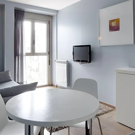 格罗斯迎宾酒店 *