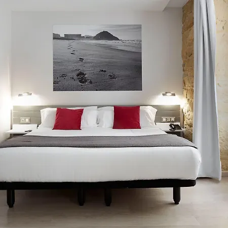 格罗斯迎宾酒店 *