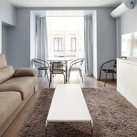 格罗斯迎宾酒店 *