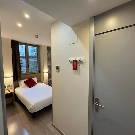 格罗斯迎宾酒店 *