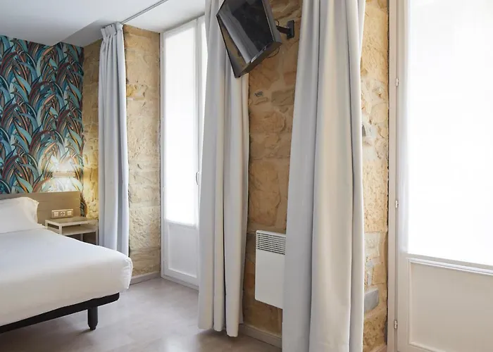 格罗斯迎宾酒店 *