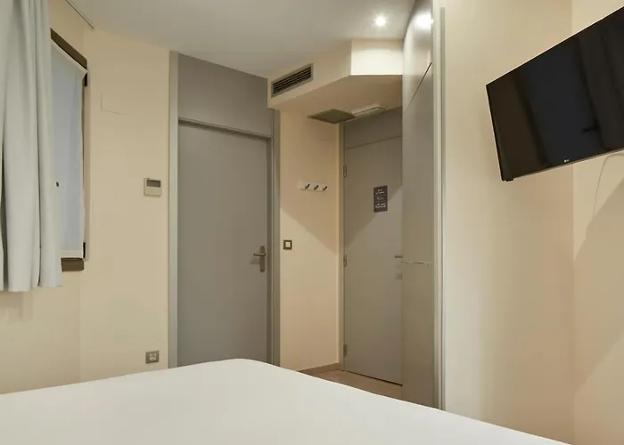 格罗斯迎宾酒店 *