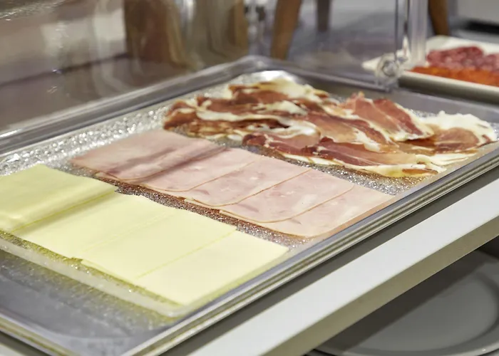 格罗斯迎宾酒店 *