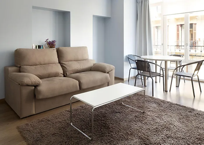 格罗斯迎宾酒店 *